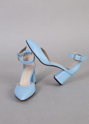 Туфлі, босоніжки