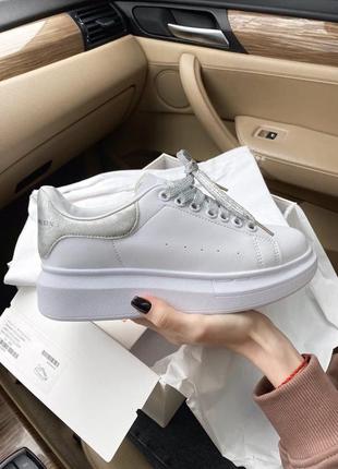 Alexander mcqueen white кожаные женские кроссовки маквин белые1 фото