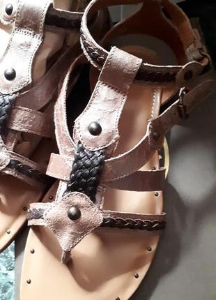 Босоніжки, сандалі ariat