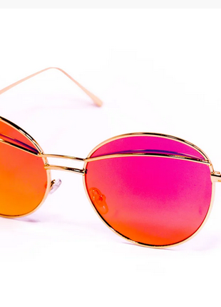 Жіночі сонцезахисні окуляри у вишуканій оправі.2 фото