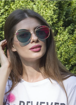 Женские солнцезащитные очки в стильной оправе.4 фото