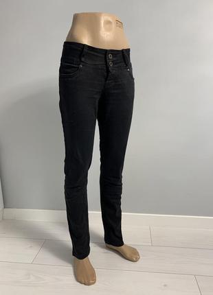 Гарні стрейчеві джинси чорного кольору