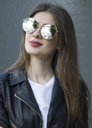 Женские солнцезащитные очки в стильной оправе.1 фото