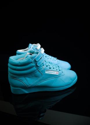 Жіночі кроссівки reebok classic freestyle hi1 фото