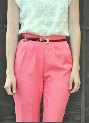 Яркие брючки слоучи с защипами, с пояском