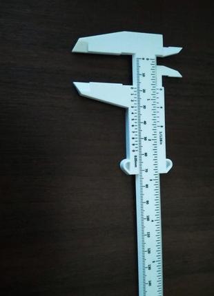 Штангенциркуль измерительный инструмент пластмассовый белый 150 мм