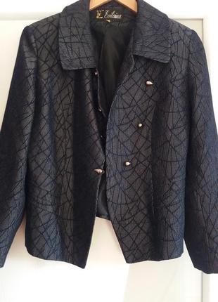 Костюм с короткой трапецевидной юбкой. размер м/46.