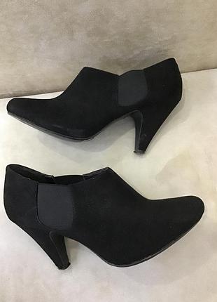 Туфлі ботильйони чорні new look