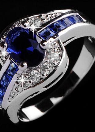 Кольцо элегантное синий камень