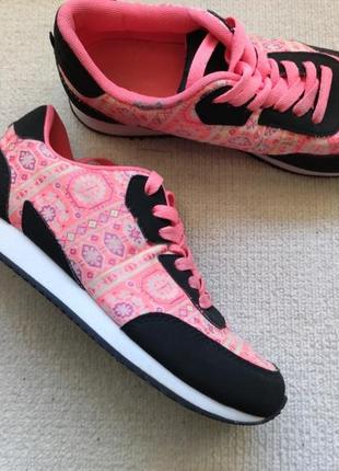 Лёгкие кроссовки