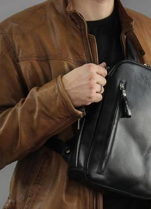 Сумка-рюкзак через плечо, слинг бананка кожаная черная chest bag