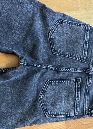 Трендовые джинсы с разрезами5 фото