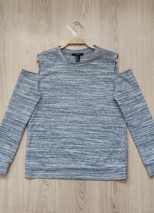 Лонгслив с вырезами на плечах