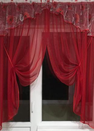Тюль на кухню червоного кольору
