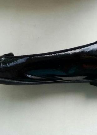 Чорні лакові туфлі2 фото