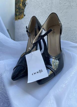 Женские чёрные туфли на каблуке1 фото