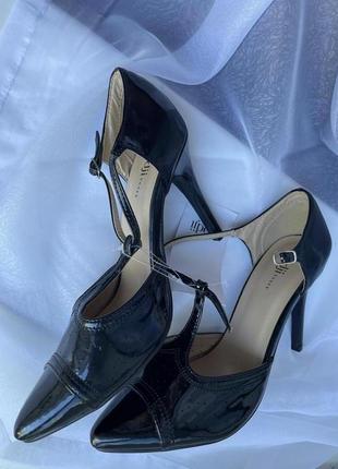 Женские чёрные туфли на каблуке3 фото