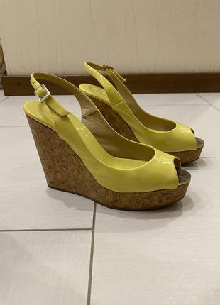 Босоніжки на танкетці jimmy choo