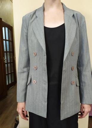 Серый удлиненный пиджак1 фото