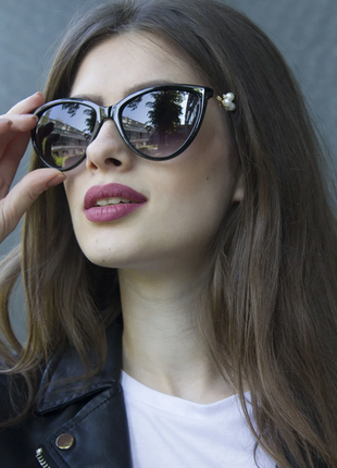 Очки. женские солнцезащитные очки в стильной оправе.1 фото