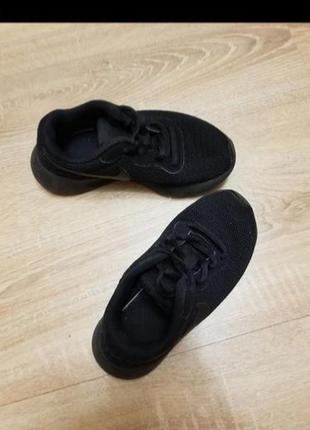 Кроссовки nike 28,5 на ногу 17,5 см, стелька 18 см