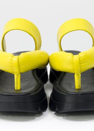 Дизайнерские кожаные шлепанцы  желтого цвета на платформе4 фото