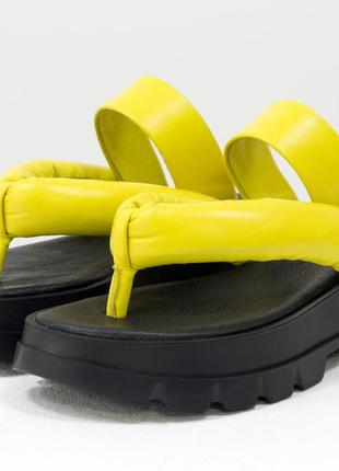 Дизайнерские кожаные шлепанцы  желтого цвета на платформе5 фото