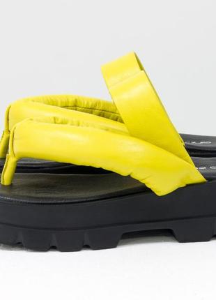 Дизайнерские кожаные шлепанцы  желтого цвета на платформе6 фото