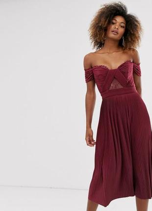 Вечірній плісироване сукню міді з відкритими плечима відтінку марсала від asos. нове