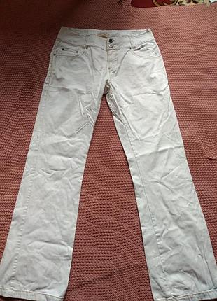 Женские белые бермуды