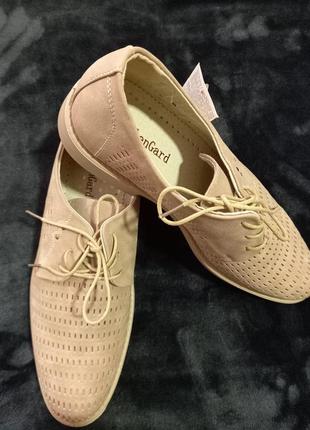 Чоловічі туфлі з перфорацією