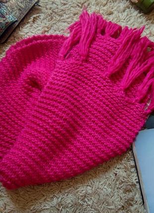 Очень тёплый и мягкий зимний шарфик яркого розового цвета.4 фото