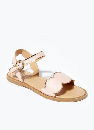 Легкие и красивые сандалии для девочки бренд matalan1 фото