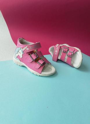 Кожаные босоножки для девочки (19, 21, размеры))