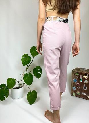 Укороченные женские брюки светло-розовые хлопковые с цветочным поясом5 фото