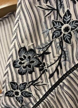 Нереально красивая и стильная брендовая блузка в полоску...100% вискоза.