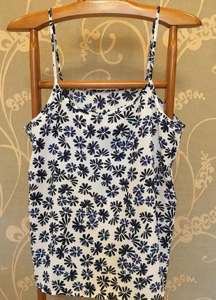 Очень красивая и стильная брендовая блузка-маечка в цветах.