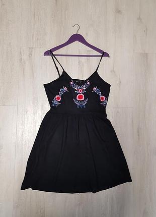 Плаття чорне з вишивкою boohoo