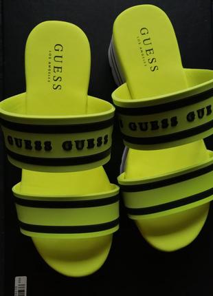 Шльопанці guess