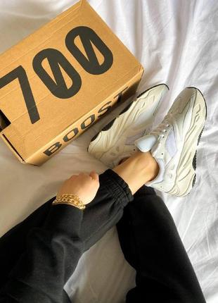 Кроссовки adidas yeezy boost 700 white 36-37-38-39-40-41-42-43-44-456 фото