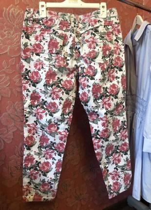 Джинсовые брюки с цветочками3 фото