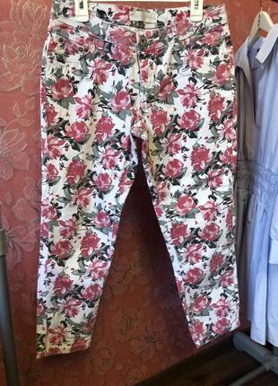 Джинсовые брюки с цветочками1 фото