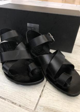 Сандалії