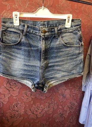 Плотные джинсовые шорты на высокой посадке1 фото
