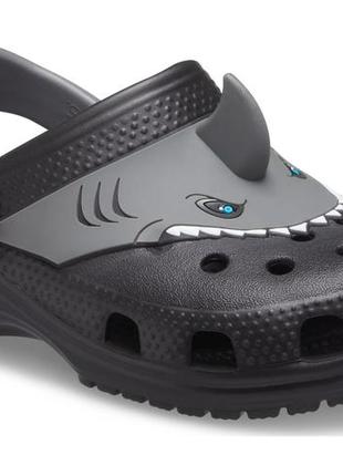 Classic crocs i am shark black кроксы для мальчика акула2 фото