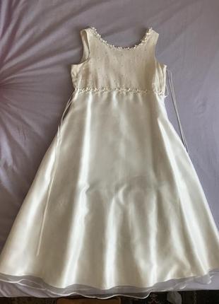 Дуже ніжне, ошатнішою плаття на дівчинку 11-13 років