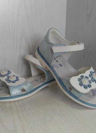 Босоніжки,сандалі дитячі для дівчинки 25-30р. сріблясто -біло-блакитні