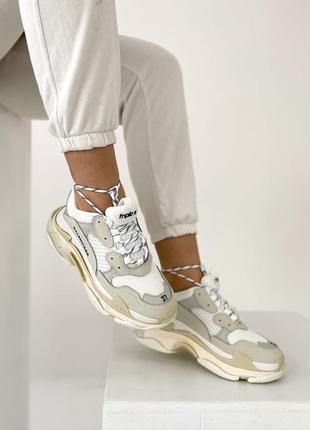 Кросівки жіночі b. white