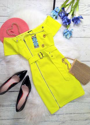 Трендова неонова міні сукня зі спущеними плечами під поясок