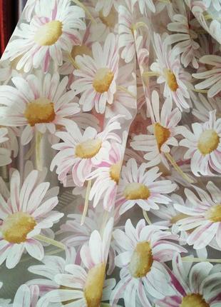 Тюль с ромашками.